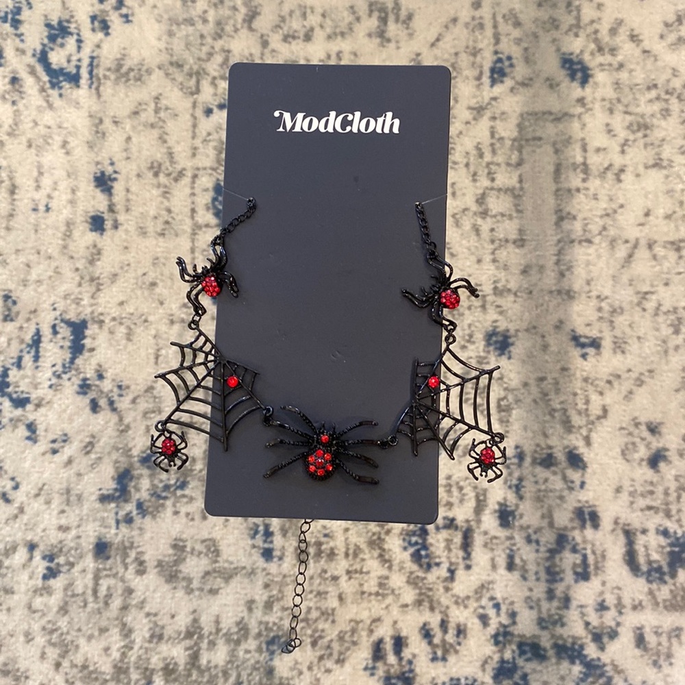 ModCloth Halloween Spider necklace new